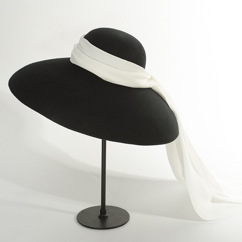 Années 60 Chapeau Laine Glamour Hepburn Noir et Blanc - Ma Penderie Vintage